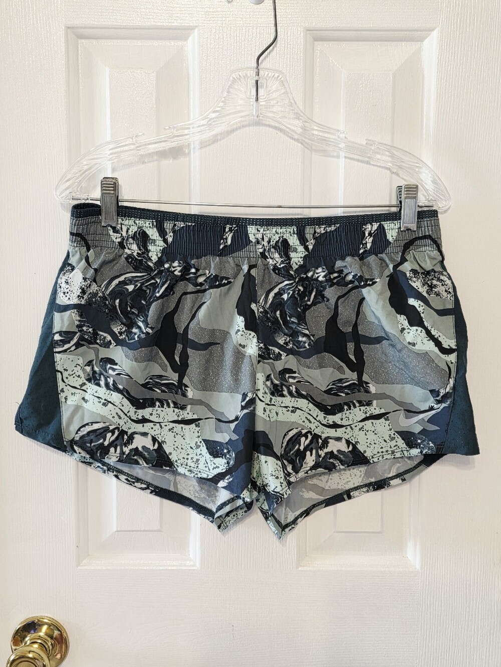 Nike Women's Black Gray Camo Athletic Shorts Large